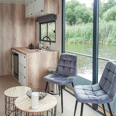 Hotel en barco Cozy Ship In Havelsee Ot Kutzkow