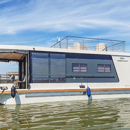 1 Bedroom Stunning Ship In Havelsee Ot * Kützkow