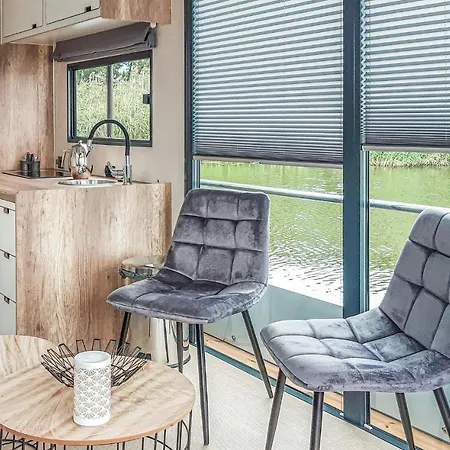 1 Bedroom Front Ship In Havelsee Ot 보트호텔 3*